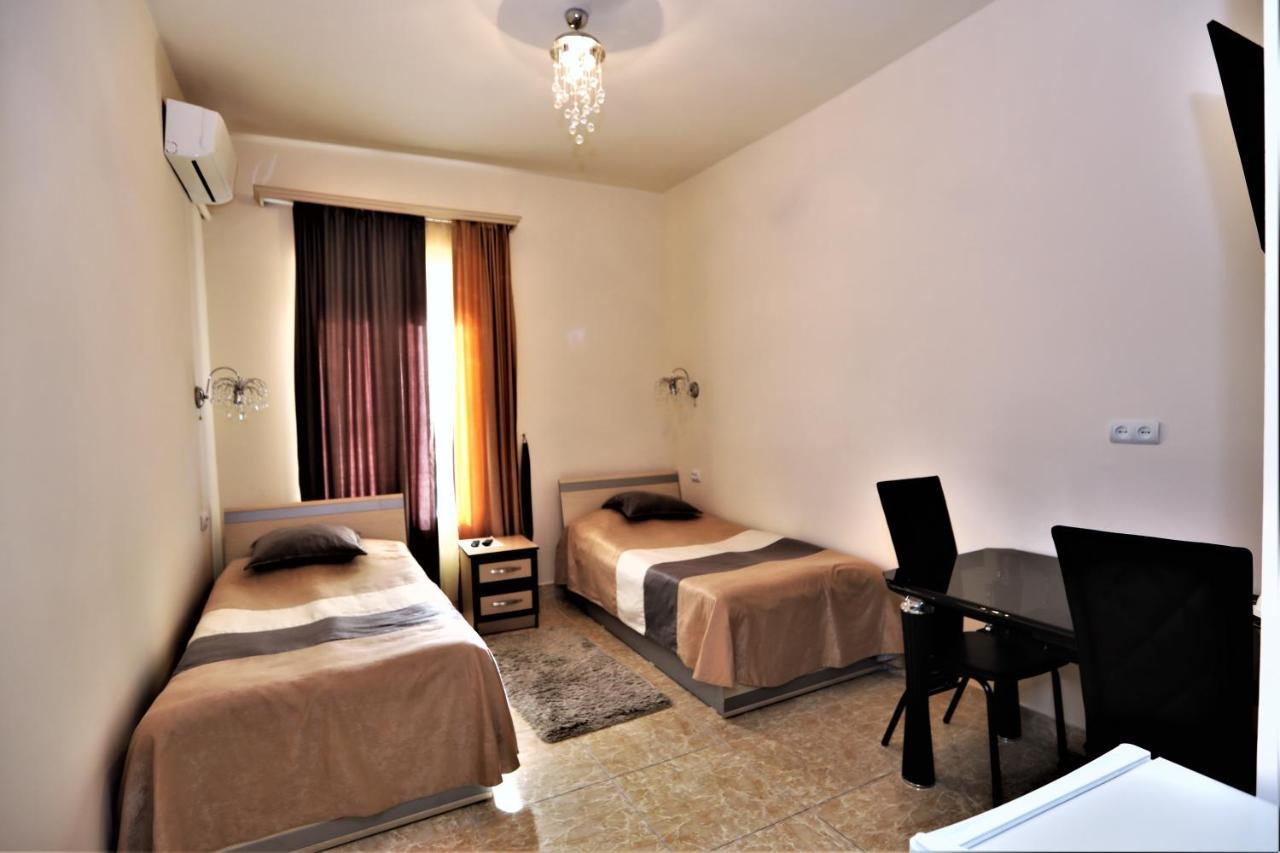 Comfort House Hotel And Tours Yerevan Bagian luar foto
